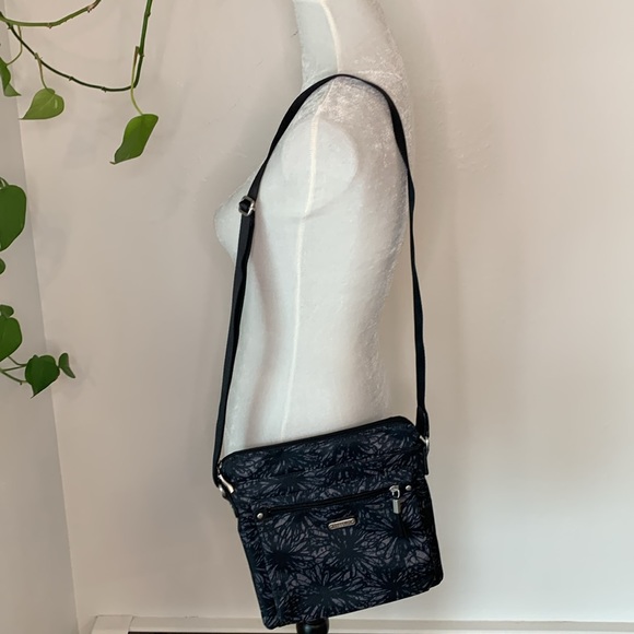 NWOT Baggallini Go Bagg in Onyx Floral - Picture 4 of 9